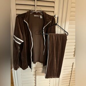 Brown Sport Savvy velour sweatsuit. Large